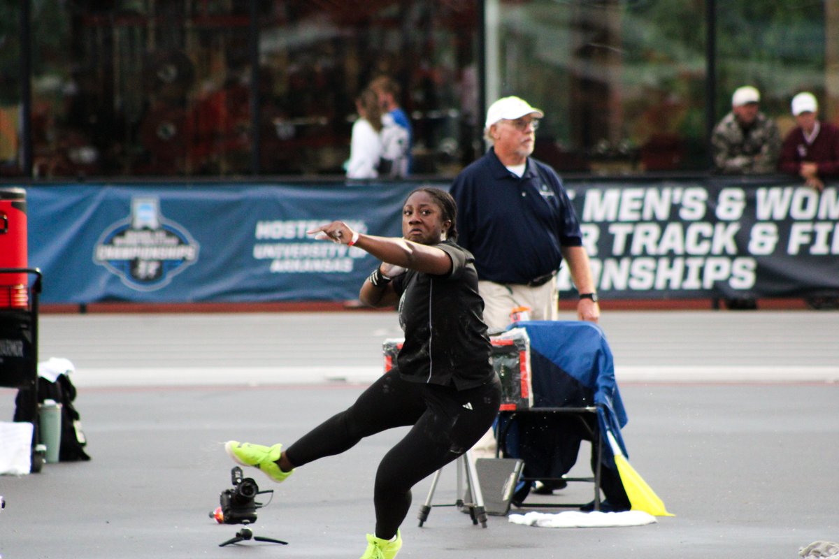 ASTATETRACK's tweet photo. RESULTS | W Shot Put

23. Selase Sampram - 15.67m (51-5.00)

📺 https://t.co/O5jaTHOkj2
📊 https://t.co/Wknx5CPlBX
🏆 https://t.co/7GVP85GUWu

#WolvesUp https://t.co/nX9jqflDcR