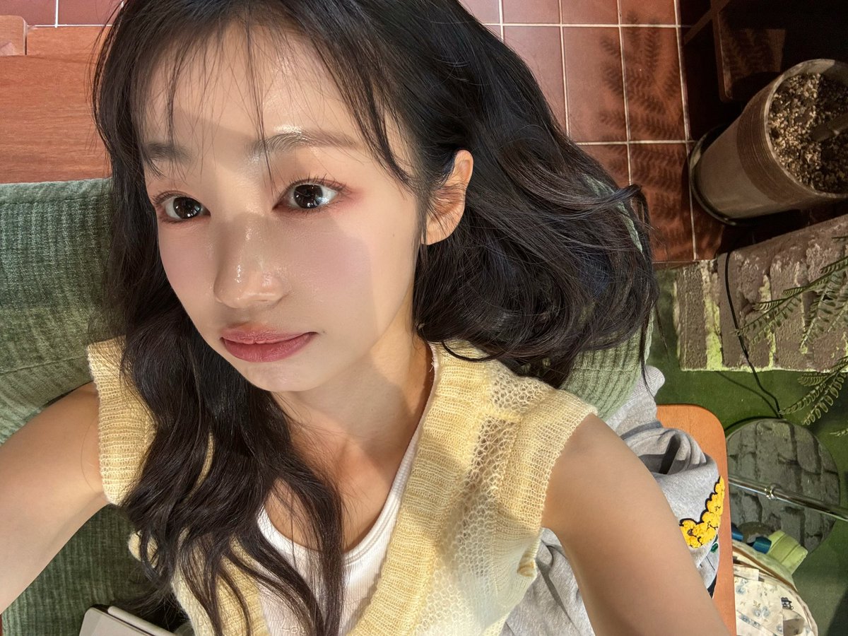 mizuki__95's tweet photo. 休憩時間🕰️
あるミュージックビデオの撮影中🤭 https://t.co/2B36z2iInm