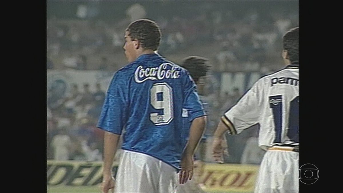 mayconddtf's tweet photo. Boca Juniors não era eliminado na fase de grupos desde 1994. A fase de grupos em questão:

Velez - 9
Cruzeiro - 7
Palmeiras - 6
Boca - 3 ❌

Ano de Boca 1x2 Cruzeiro com golaço de Ronaldo Fenômeno.

Segunda vez que o Boca cai na fase de grupos por causa do Cruzeiro https://t.co/cZfY5nNxMq