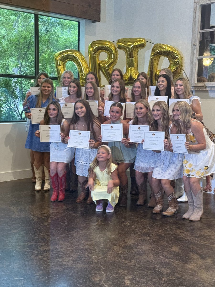 loreleigamble20's tweet photo. Celebrated a great season this week at our banquet! @DSHSsball won our 8th straight district championship &amp; finished as Regional Finalists! I was named District &amp; Team MVP, Academic All-District, &amp; an NFCA All-America Scholar. So proud of this team!
@TexasSoftball @blazeunited18 https://t.co/mPqvhZfL4p