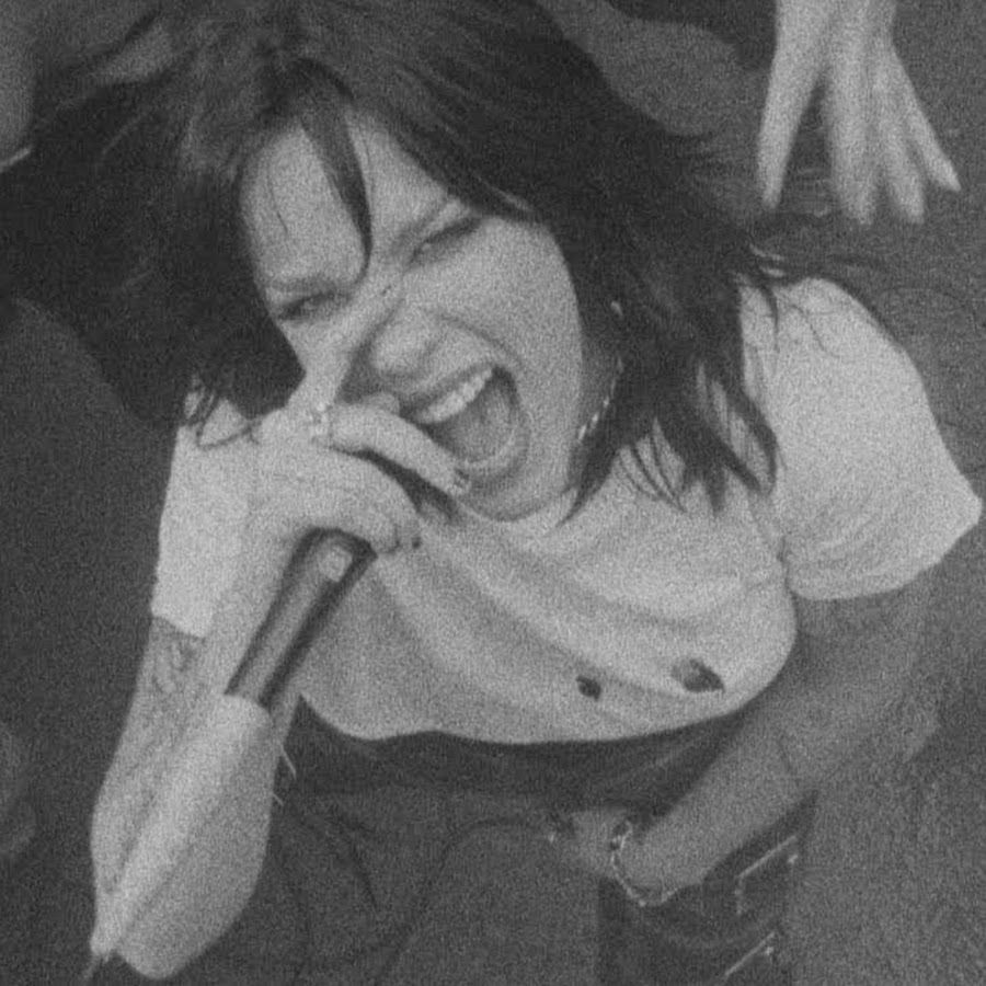 93angelonfire's tweet photo. a whole rockstar https://t.co/Uj4ZZ2zzID