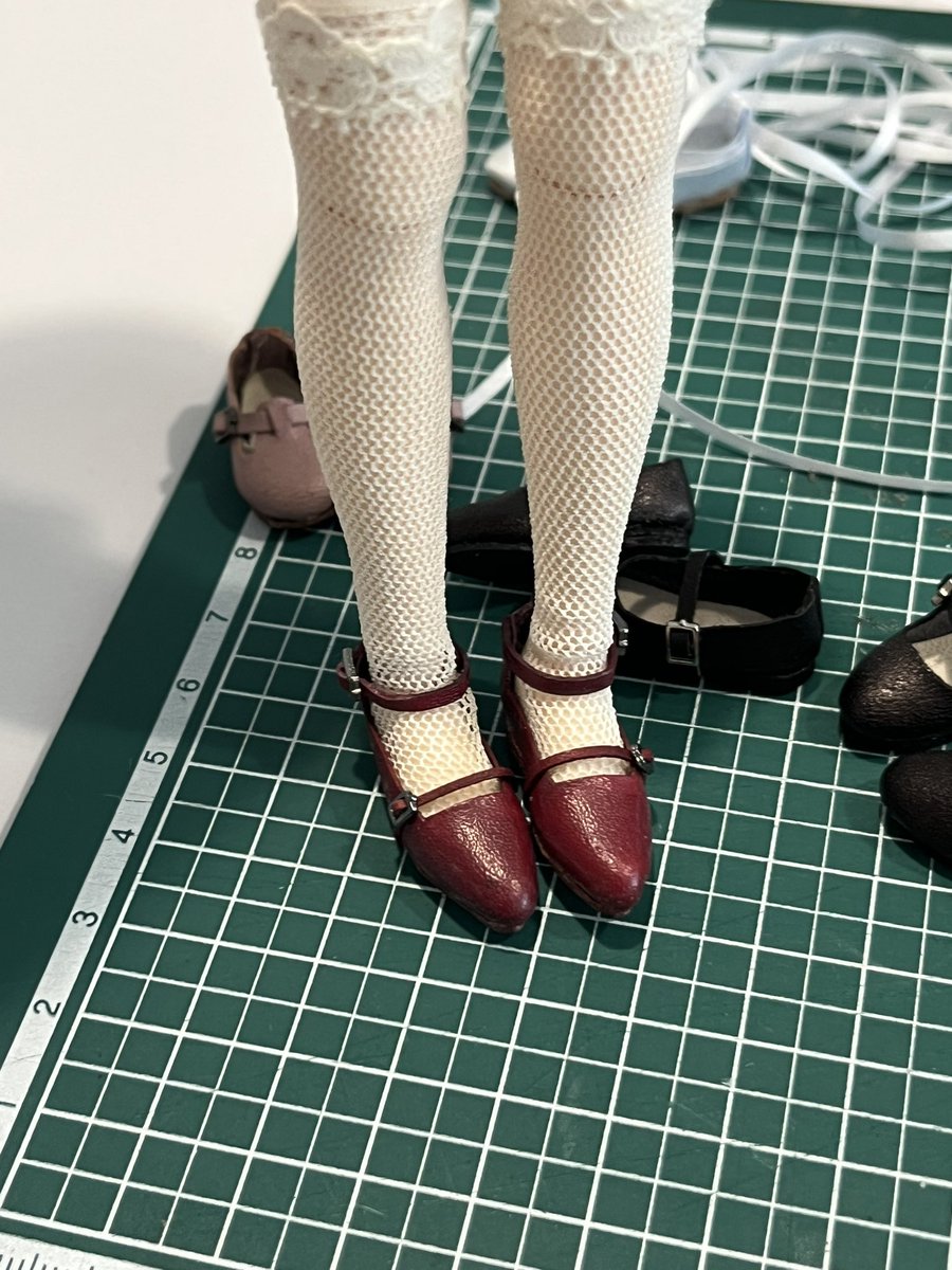 mixedfruitdrop's tweet photo. 신발만들기 업데이트!!!
고수가되엇따. 
이제 색깔별로 만들어서 신겨야지 https://t.co/Dz1DhuRbWf