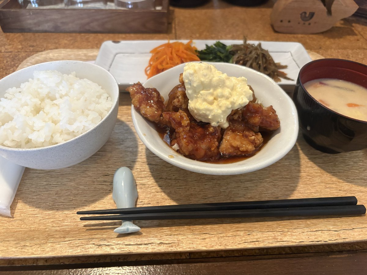 NLPingu's tweet photo. 京大の近くの定食屋🐳 https://t.co/pnvOUAAbnM