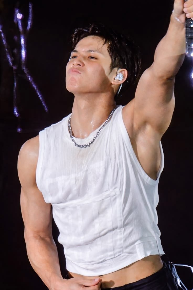 b3rr13sc4k3's tweet photo. my favorite genre of pics? mingyu's sweaty armpits https://t.co/NZ551cT51p