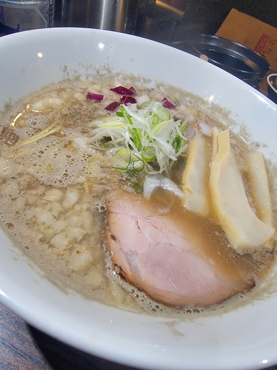 BoyYu45's tweet photo. カタカナトメジで極濃煮干ラーメン。背脂トッピング。これ好きなんだよな！
ご馳走さま！
#ラーメン好きな人と繋がりたい
#毎日がラーメン https://t.co/nU3AYJJ2FU