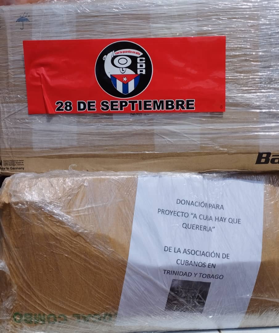 GHNordelo5's tweet photo. Mientras algunos tratan de asfixiar a nuestro pueblo, los verdaderos patriotas se crecen.  Los #CDRCuba y el proyecto "A #Cuba hay que quererla" recibimos hoy una donación de medicamentos, de cubanos residentes en Trinidad y Tobago. ¡Gracias! #CubaNoSeRinde #LaPatriaSeDefiende https://t.co/5xjbO6Y3LX