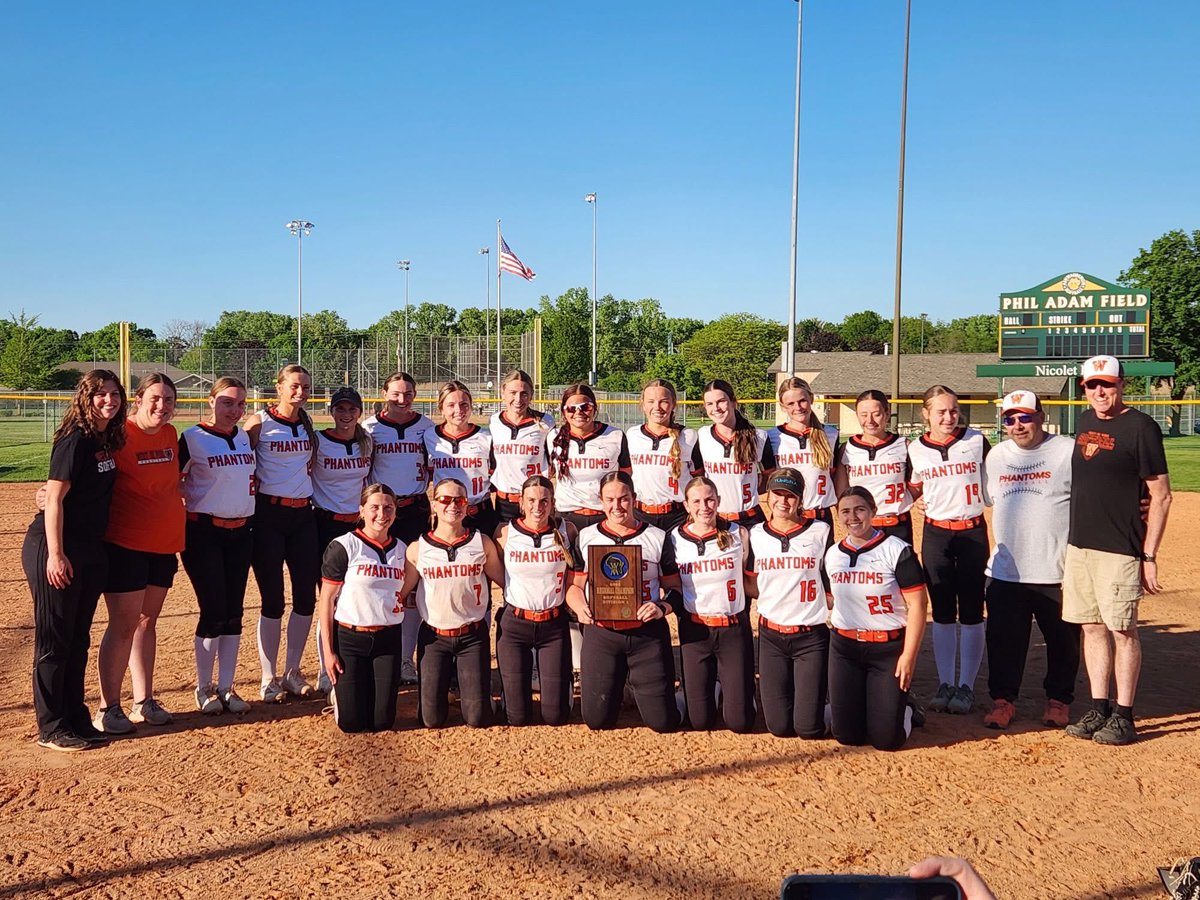 SoftballWDP's tweet photo. REGIONAL CHAMPIONS! West De Pere takes down Ashwaubenon 1-0 in a hard fought battle. 🧡🥎🖤

The Phantoms advance to the sectional semifinals Tuesday at Green Bay Preble. https://t.co/q1xikQEaYb