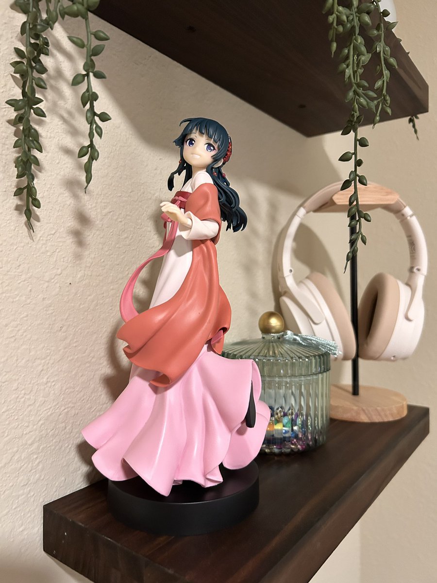katalyria's tweet photo. my brother in law brought me Apothecary Diaries figures from Japan!! https://t.co/KuwWtLK8e9