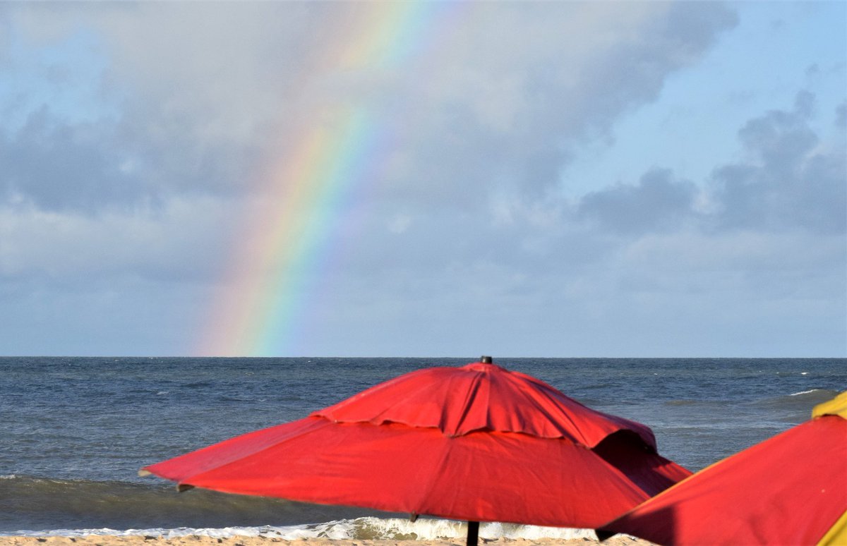 cjsbarros's tweet photo. Além do horizonte, alem do Arco-íris #horizonte #arcoiris #Sagi #mar #beleza https://t.co/5C1Ji5bYP4
