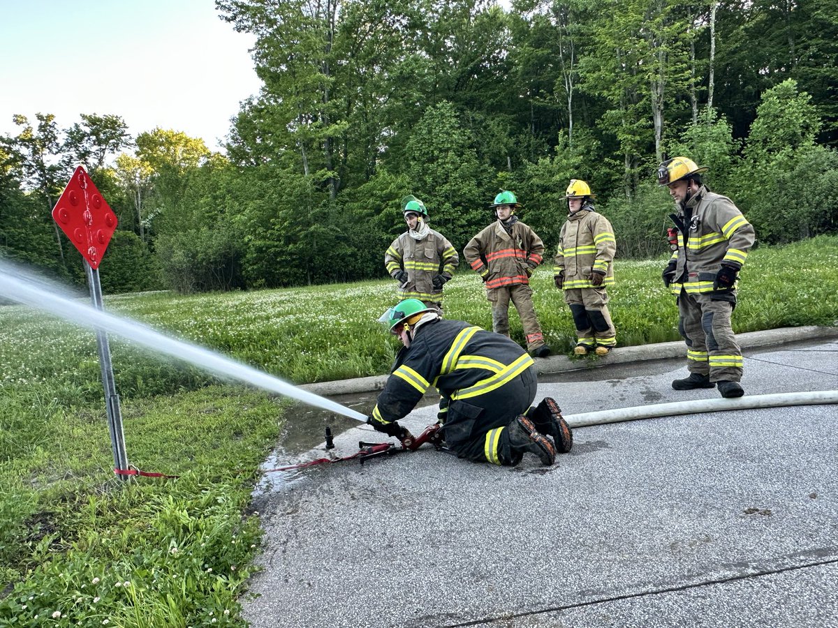 chardonfire's tweet photo. Tonight, our high school fire cadets practiced using the RAM (rapid attack monitor/blitz gun) appliance. They worked with our cadet advisors to gain experience in preparing a hydrant to flow “big water”. The weather was fantastic for this drill. https://t.co/nI0NYLJsVe