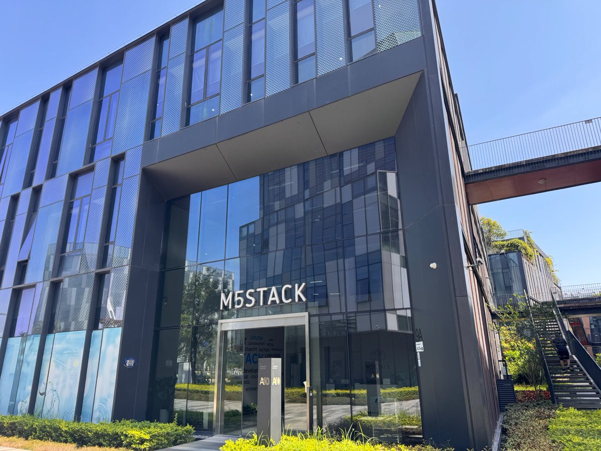 scientistdx's tweet photo. FSオンデマンド講座でも採用しているマイコンを開発している #M5stack さんを訪問させていただきました。
ちょうど抱えていた課題も、社員の方に丁寧に教えていただき解決。なによりも、週に1製品がプロダクトアウトする源となる、Jimmy社長の「机の上」を見れたのが何よりも刺激的でした！ https://t.co/FQP9zUSGs9