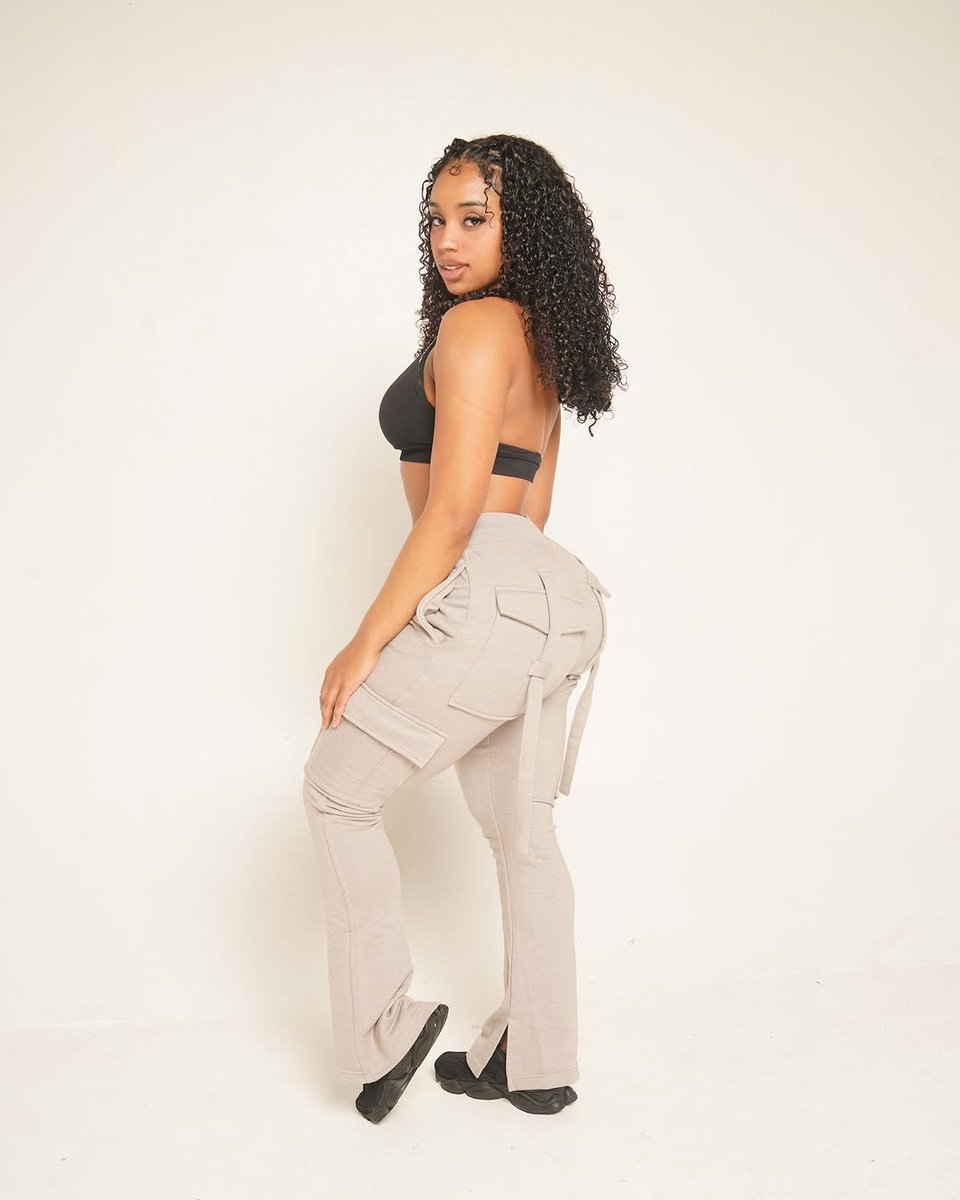 celestrefit3mx7's tweet photo. ♡Me for  ♡

So many of you asked which sweats I wear to the gym and they FINALLY released them!

✨Use code kat for 10% off at checkout :) ✨

(Psa On the last 3 slides were from a shoot from a different day! 🥺 I came in glammy but for the most recent ... https://t.co/IaLLQrQyXU