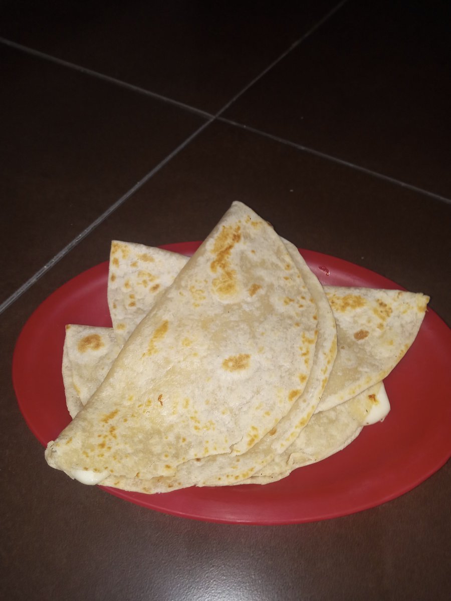 AssaelLeonardo's tweet photo. RATE MY QUESADILLAS FROM 26TH MAY 2025 NOW THANKS. #ocoboincal #hola https://t.co/bufQCR5vGB