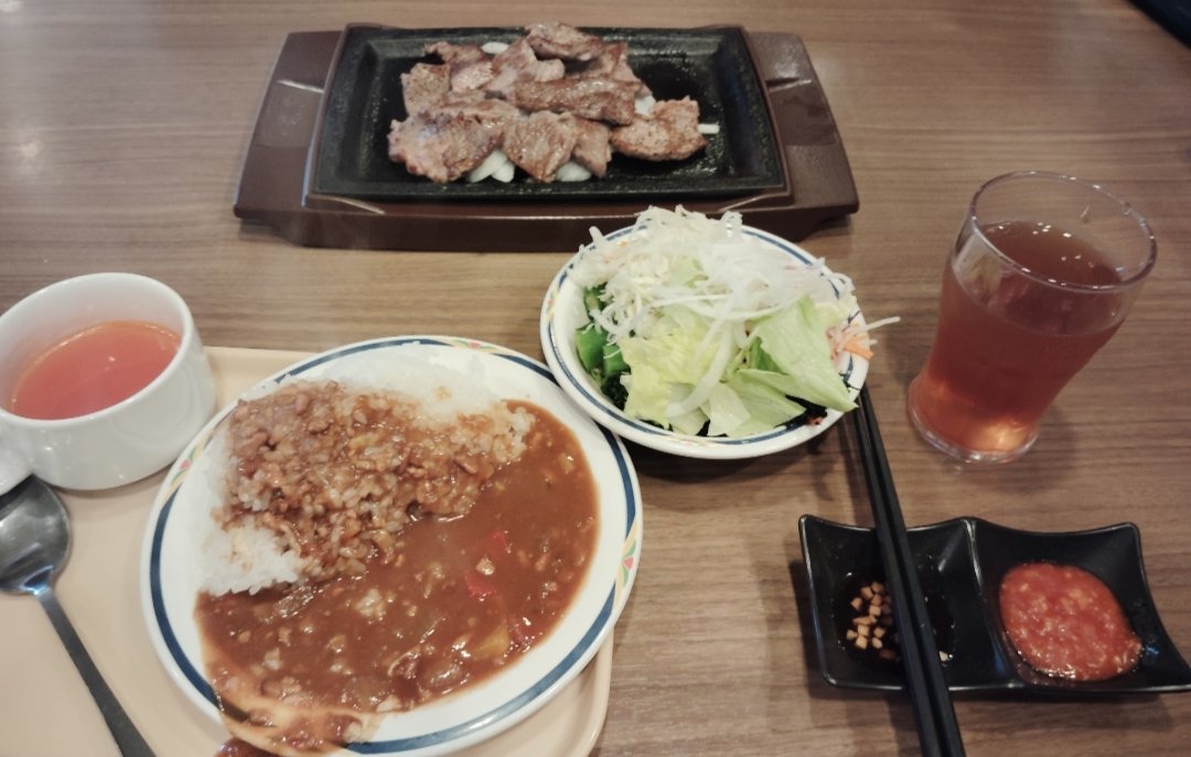 yukiusagi456's tweet photo. ステガス堪能中。開店から席が埋まりだす。
昼前には空席待ちの人が https://t.co/vxKCTsgyzb