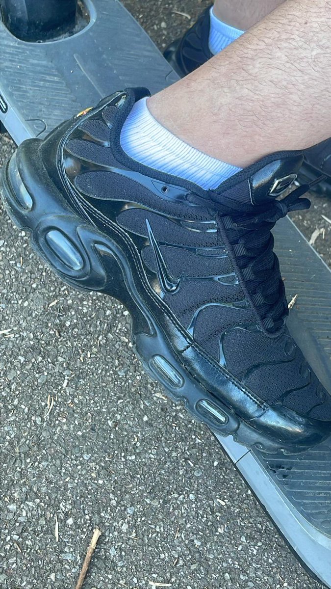 TonBossfdp's tweet photo. Mes TN 👟

On besoin d'une Langue de Gwer 👅😂😈

Nettoie moi sa Sale Kehh🖕🏽😈🔥

Soumis - Moneyslave - Moneyslaves - Boloss - Pigeon - Chastity https://t.co/ssDeTpdsYZ