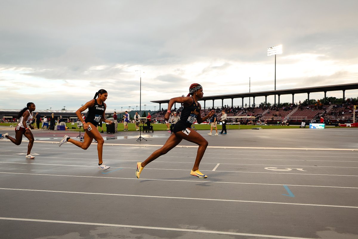 IowaXC_TF's tweet photo. Moving through to Saturday 😎

Five Hawkeyes Advance to Quarters
📒 https://t.co/pYZyCKYjJz https://t.co/tsFLifcHJi
