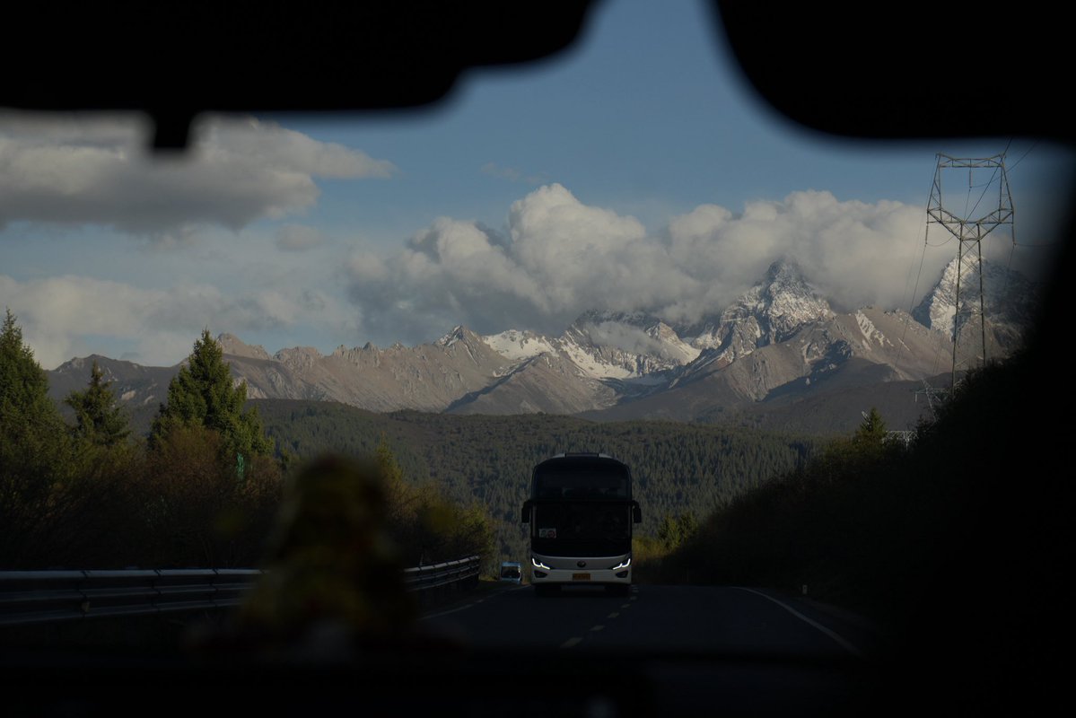 目垂火山 tweet media