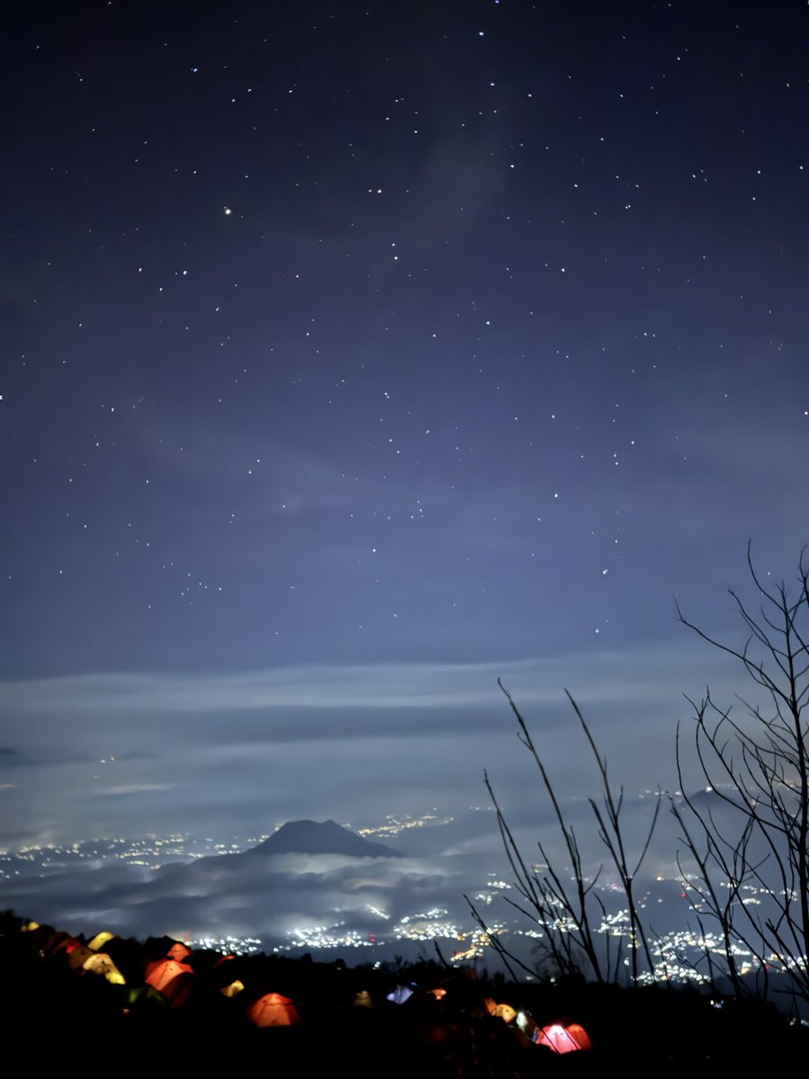 tsza_bme's tweet photo. Kaki disiksa mata dimanja #merbabu https://t.co/9s3yYH7y7F