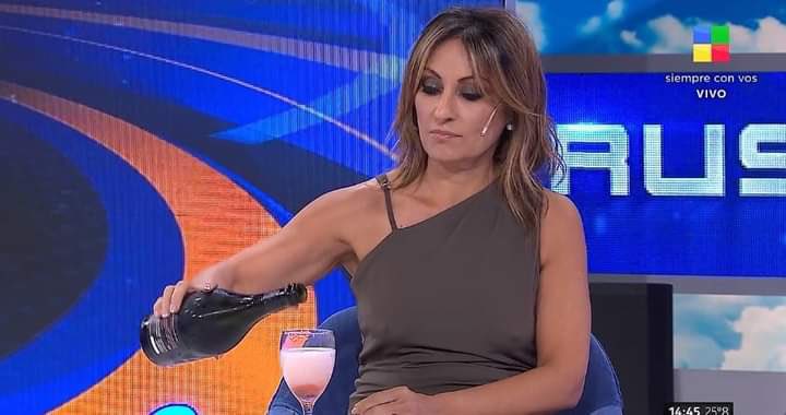 EdeeeLtk's tweet photo. Y que pasó tanto que festejaban el domingo y ahora... La venganza es un plato que se sirve frío 🤣🤣🤣🤣🤣🤣 https://t.co/HIQ8OJhmme