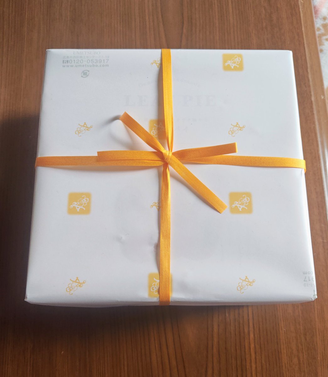 yakitoriseto's tweet photo. 暑くなると往来が活発になりますね！
世渡も遠方からお越しくださった常連さんからお土産をいただきます。ありがとうございます！
スタッフみんなで分けて英気を養いますね～😊
#焼き鳥世渡 
#今治 
#感謝 https://t.co/VnM4MkFMpn