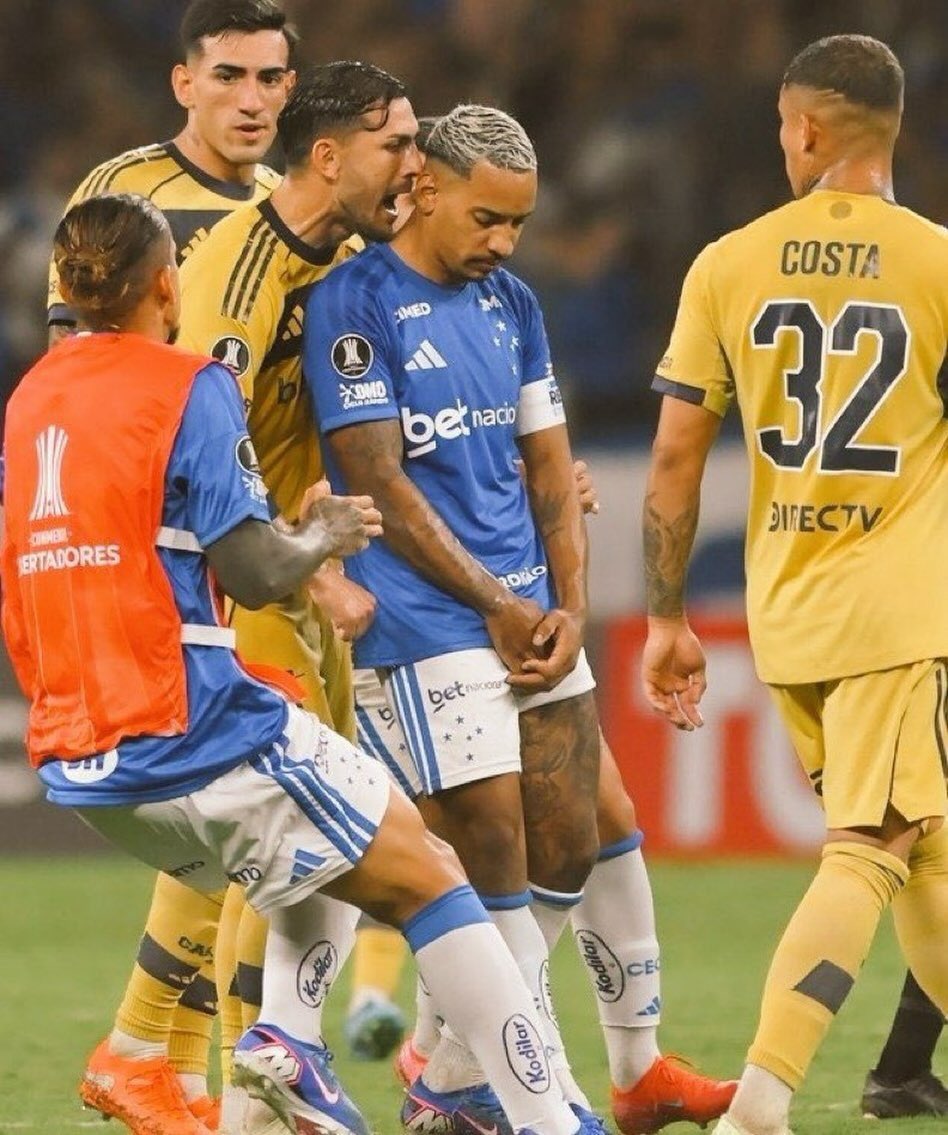 MeriLucas21's tweet photo. Lo único que hizo Paredes desde que llegó a Boca...

Y quedó eliminado en 8vos de la liga Argentina y en FASE DE GRUPOS de la Libertadores JAJAJAJAJAJAJAJAJAJAJAJAJAJAJAJAJAJAJAJAJAJAJAJA 😂 https://t.co/us9Mo9hRHd