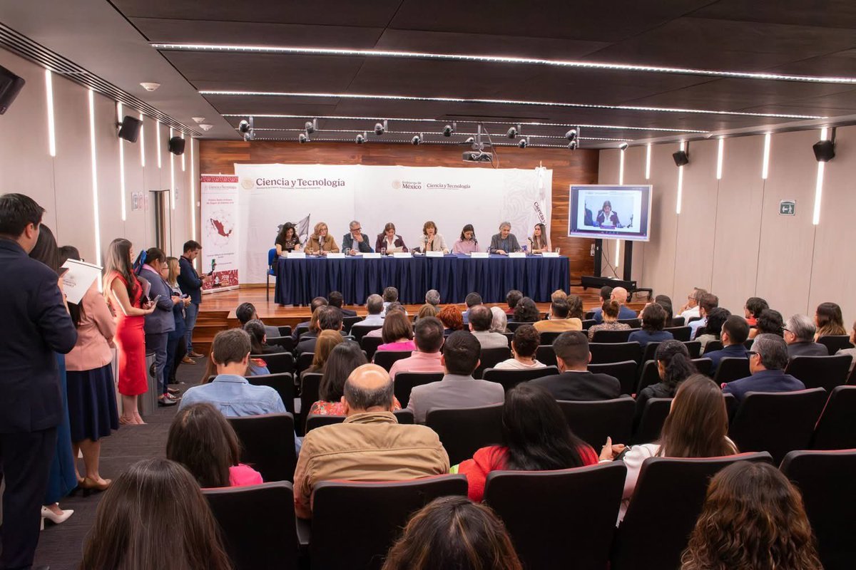 CelinaPGuzman's tweet photo. Acompañé a la secretaria de Ciencia, Humanidades, Tecnología e Innovación, @rosauraRuiz4, en la 1ra Sesión de Órganos de Gobierno de los Centros Públicos de Investigación #Secihti2026. 🔬🇲🇽 https://t.co/DUFKCUHqUZ