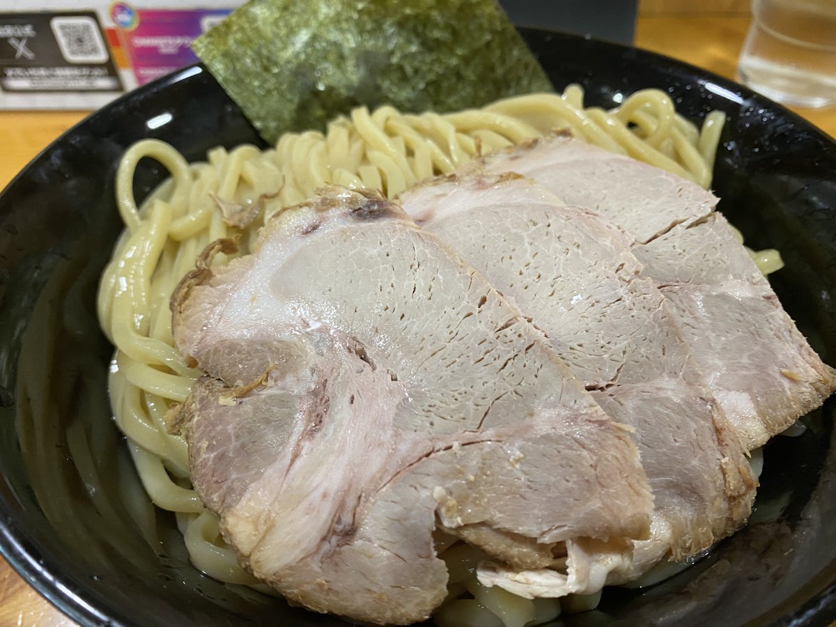 MisaoFukami's tweet photo. 活龍　那珂店
濃厚煮干しつけめん大盛り＋チャーシュー3枚

うーん、めっちゃ濃厚！
濃厚すぎて麺が無くなると同時につけ汁も無くなったという。 https://t.co/VefgyM1dii