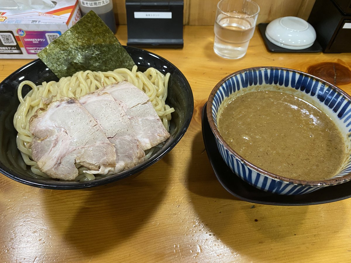 MisaoFukami's tweet photo. 活龍　那珂店
濃厚煮干しつけめん大盛り＋チャーシュー3枚

うーん、めっちゃ濃厚！
濃厚すぎて麺が無くなると同時につけ汁も無くなったという。 https://t.co/VefgyM1dii
