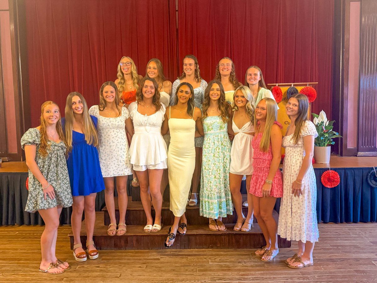 JuliannaM112's tweet photo. Junior banquet was a success! Finished the season batting .418 with a OBP .460, as well as keeping a 4.31 GPA and receiving coaches award! So grateful for this season and team. Even got to finish off the night with some team pickleball! @coachrwalker11 https://t.co/d2c0CvF371