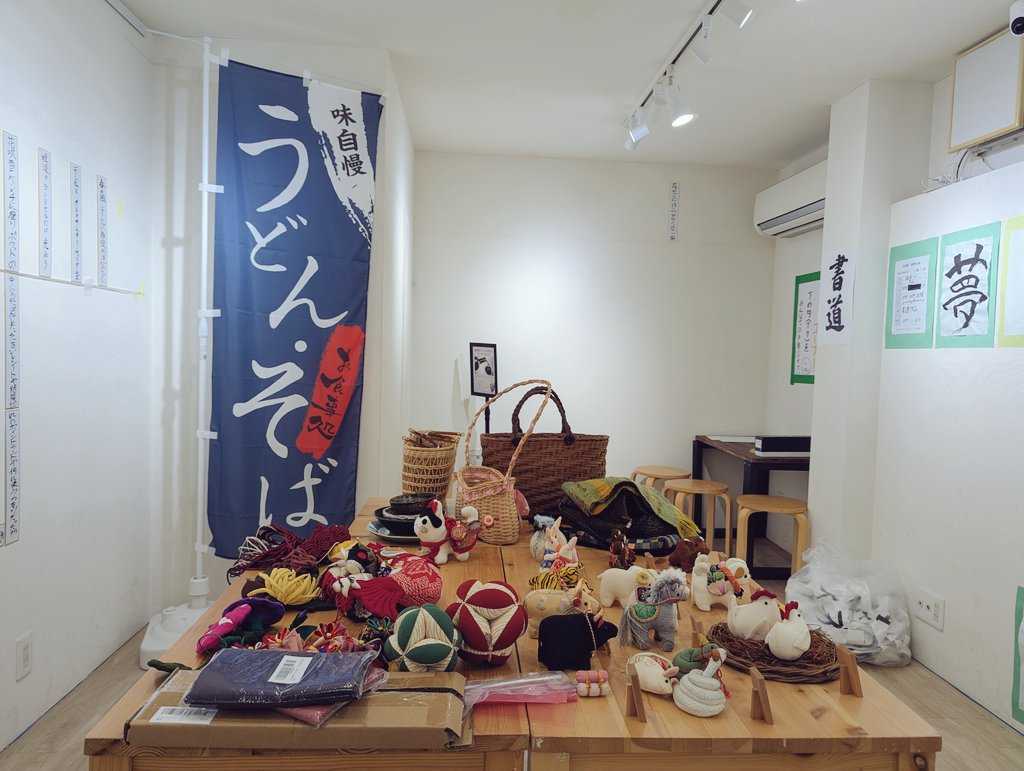 manianatour's tweet photo. ◤￣￣￣￣￣￣￣￣￣￣￣
　リアル異変探しゲーム
　　『嘘の区民展』
　いよいよ本日から！
＿＿＿＿＿＿＿＿＿＿＿◢

異変だらけの区民展。
いよいよ本日5/29（金）から
3日間限定実施です！

当日予約受付中☀️

■チケット購入はこちら
https://t.co/zuGBw1Cp5B https://t.co/aJRIuxPrTy