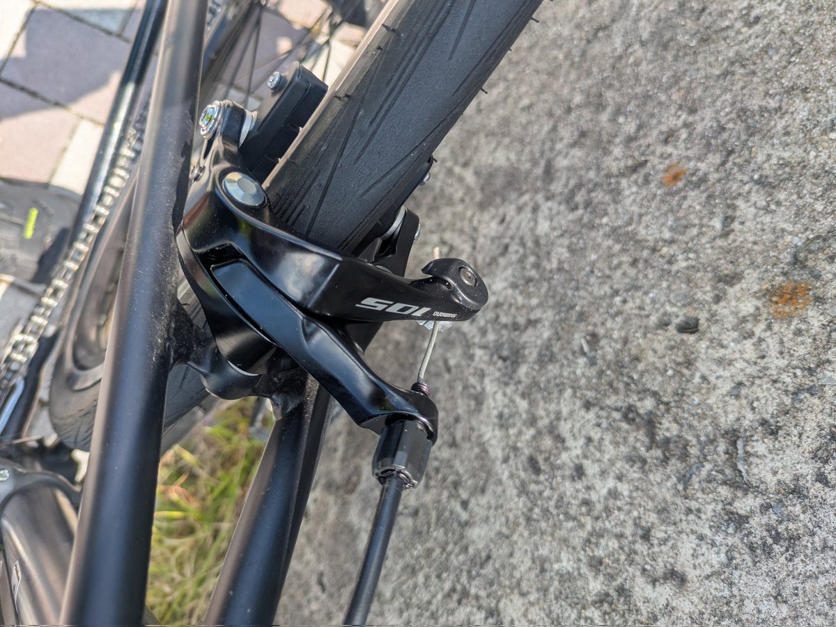 D13005483's tweet photo. ロードバイクのブレーキを変えるなどした https://t.co/3NgikefBLX