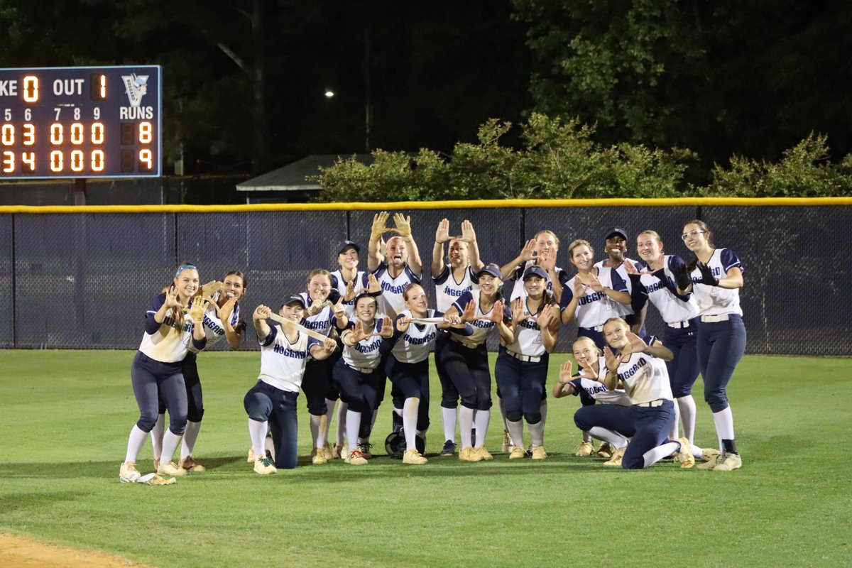 chloe_gall03's tweet photo. Sad for it to be over, but we had a great year! I can't wait to see what we do next season! @JTHSoftball 
Stats for the season📊
Avg: .377
OBP: .476
SB: 15
Hits: 26
Runs: 21
Fielding: .971
@EliteGulick09 @BACCoachWest @AbbeySoftball @CoachNort_ @CoachKama @UNCCoachPapa https://t.co/ooaZNXWyqX