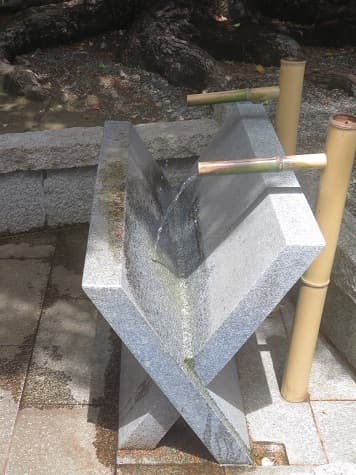 Kyoto_no_T's tweet photo. 京都市東山区の安井金比羅宮。
縁切り縁結び碑の前は意外と列が少なめでした。
今なら待たずにくぐれそうですよ。
https://t.co/3kHeF1eaoC #安井金比羅宮 #京都観光 #kyoto https://t.co/rXiLbrIKZB
