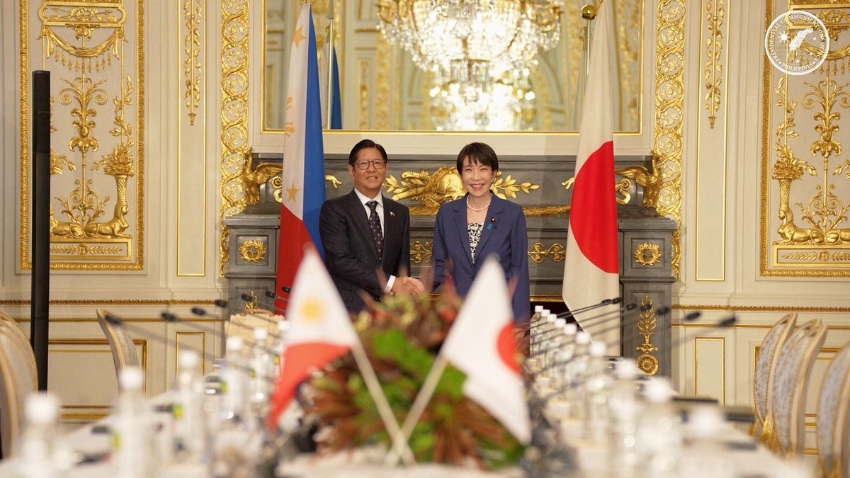 AmbJPNinPH's tweet photo. At the Summit Meeting between Prime Minister @takaichi_sanae &amp; President @bongbongmarcos, 🇯🇵 &amp; 🇵🇭 have now elevated our bilateral ties into the Comprehensive Strategic Partnership. Together, we’re weaving the future for greater peace, prosperity, and possibilities! 🤝 https://t.co/IahatJ1hAC