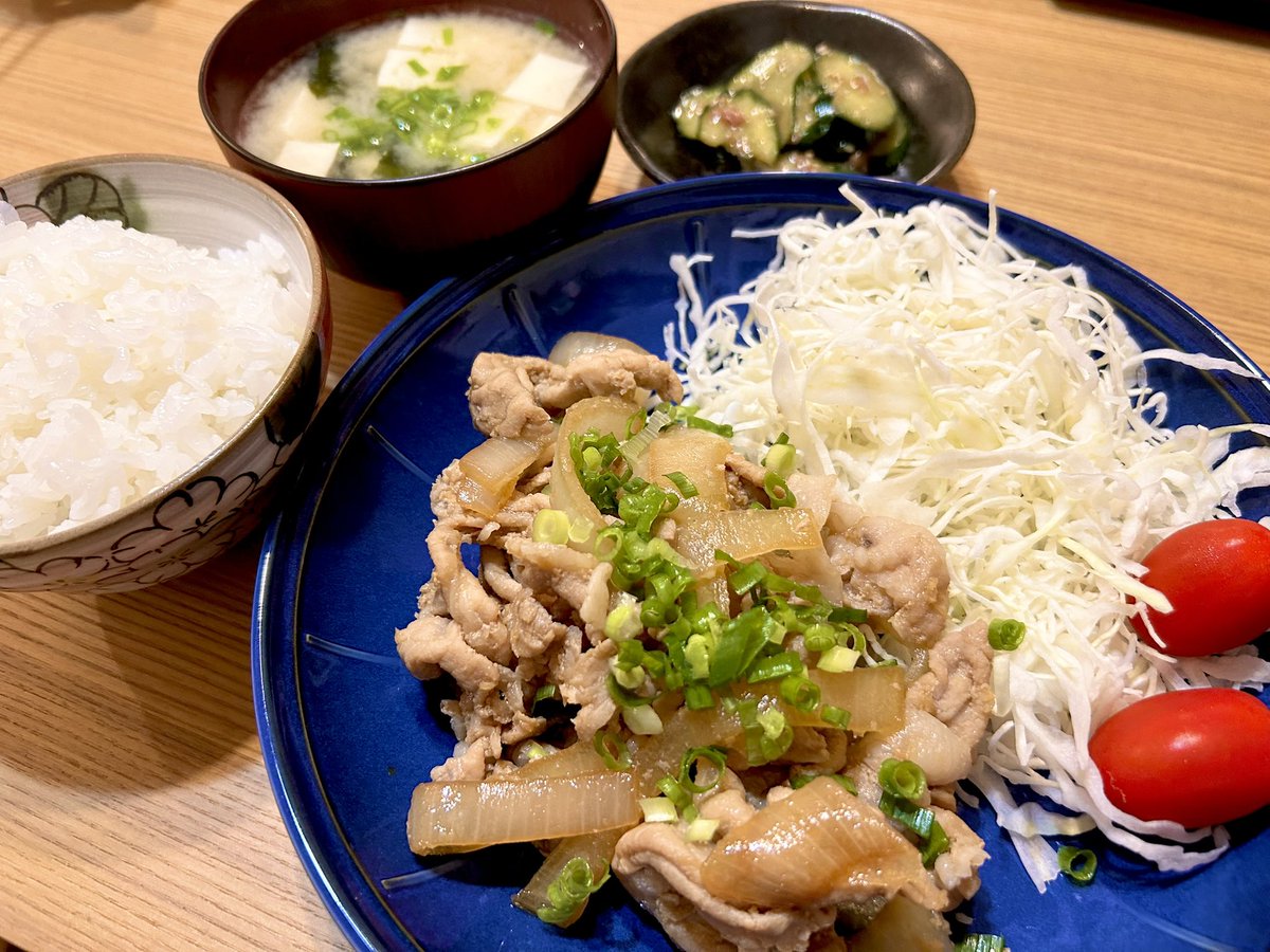 mrcvkun's tweet photo. ✔️生姜焼き
✔️梅きゅー
✔️豆腐とわかめのみそ汁
#おうちごはん #夜ご飯　#献立　#料理記録 https://t.co/8YY0K8WzCD