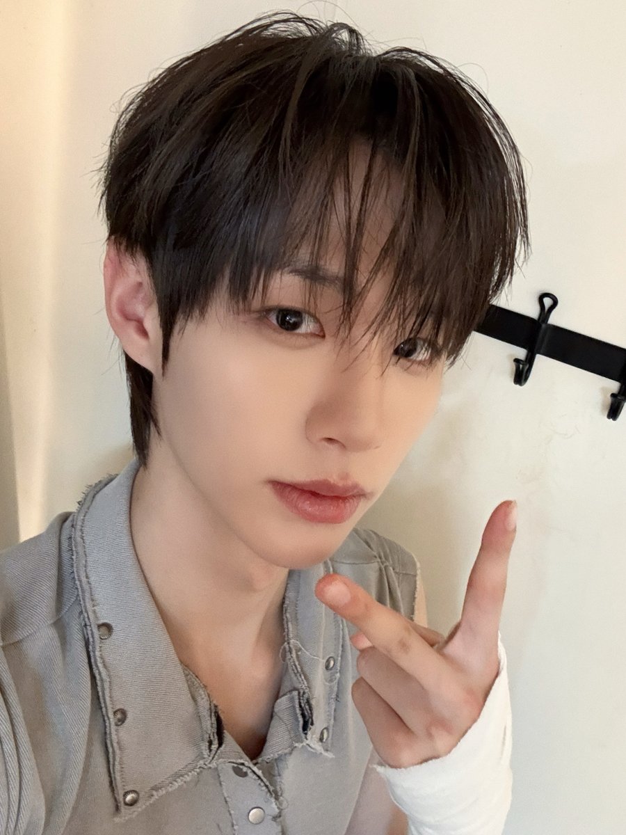 dddm_official's tweet photo. @closeyoureyes_7 dddm X CLOSE YOUR EYES

#CLOSEYOUREYES #클로즈유어아이즈 #POSE #H60K #훅 #dddm #dududomusic #두두두뮤직 https://t.co/cG6P8xMTWb