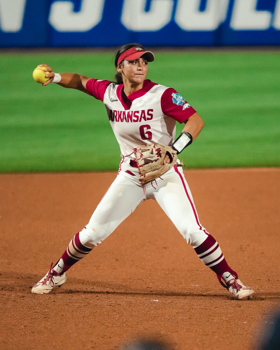 RazorbackSB's tweet photo. Ella always has her corner on 🔒 https://t.co/Qy5AJuTAS8