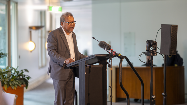 ParlLibrary's tweet photo. Thank you to everyone who joined Professor Peter Yu for a discussion on what Reconciliation can look like in Australia after the Voice Referendum, and pathways to prosperity and self-determination for First Nations Australians.

👉 Watch the recording: https://t.co/yIpyMAMybU https://t.co/8fzhkVnw55