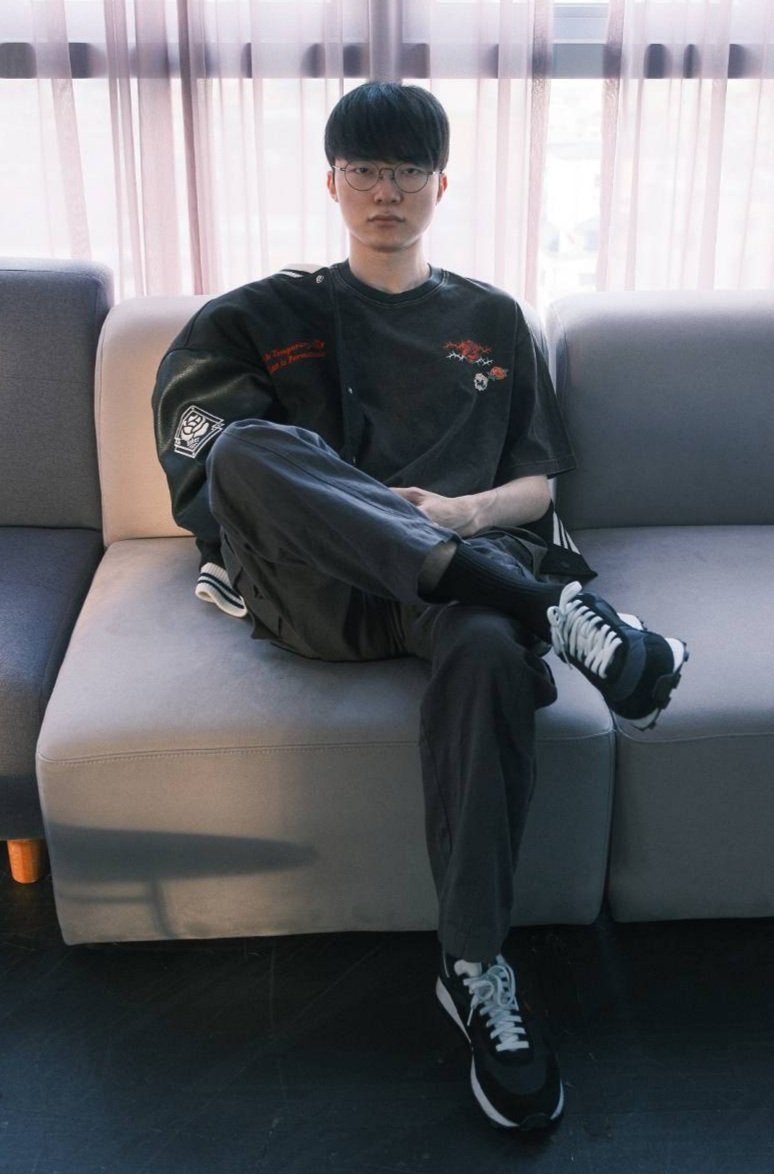 hernamejess's tweet photo. Using him as a model is really a cheat code https://t.co/eYg0tiZCBJ