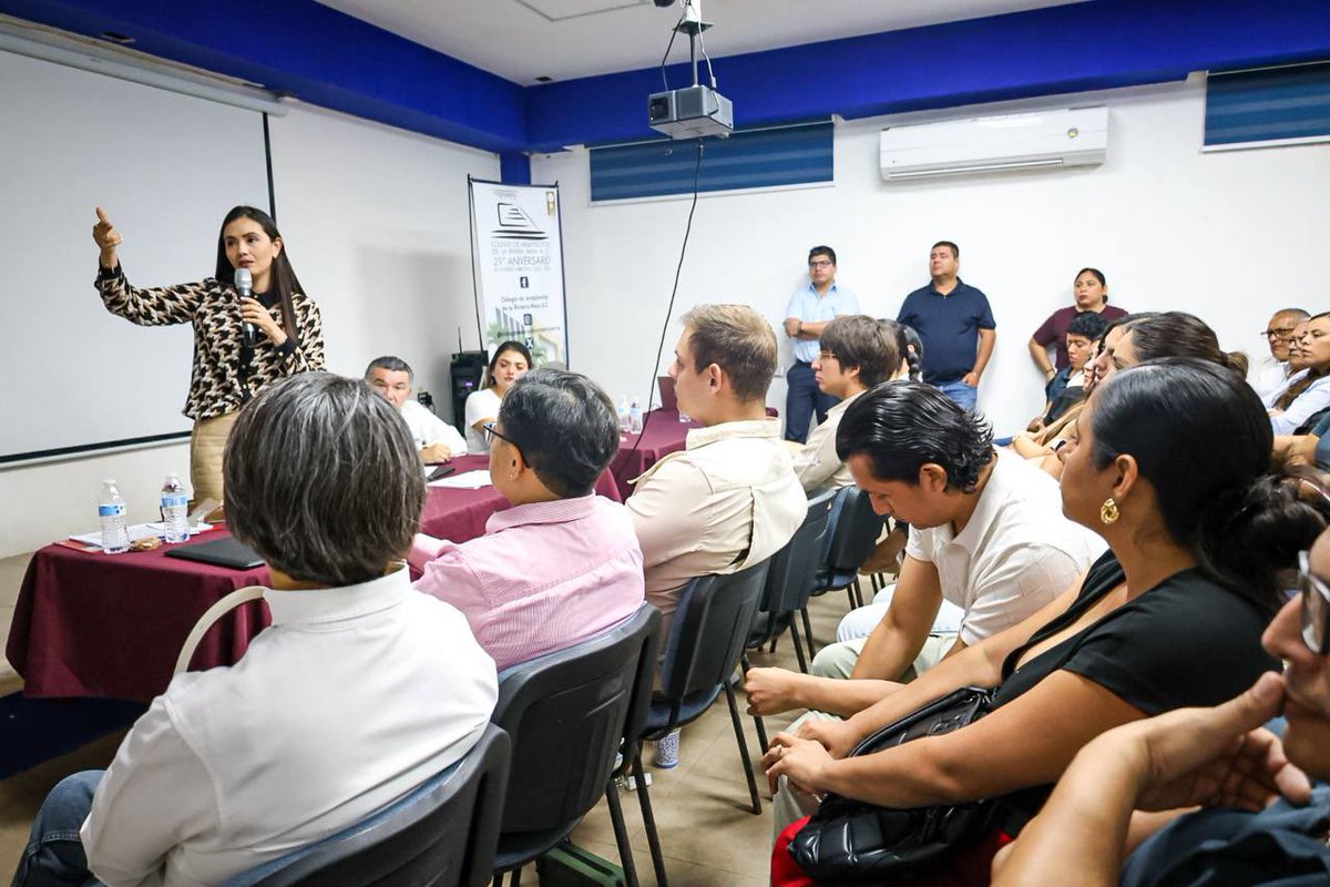 OsorioMariaJose's tweet photo. 👨‍💼Las leyes que regulan nuestras ciudades no se pueden hacer detrás de un escritorio; se tienen que construir escuchando a los expertos.
Estamos terminando una reunión  con el  Colegio de Arquitectos de la Riviera Maya A.C.   Nos pusimos a la orden para trabajar coordinados desde el Congreso, con un objetivo muy claro: que el desarrollo urbano de Quintana Roo sea ordenado, sustentable y con futuro. 🌴🏢

Cuando la experiencia técnica y el trabajo legislativo se unen, las cosas salen bien. ¡Gracias por recibirme y por hacer equipo por nuestro #PlayadelCarmen! 🤝

#CreerOtraVez 
#desarrollourbano 
#Sustentabilidad