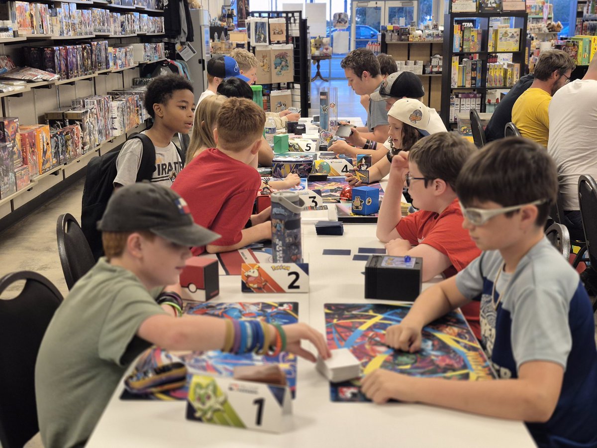 owl_bard's tweet photo. Another great Pokemon League tonight! 27 players! Thanks again everyone for coming! https://t.co/OU1TybupAK