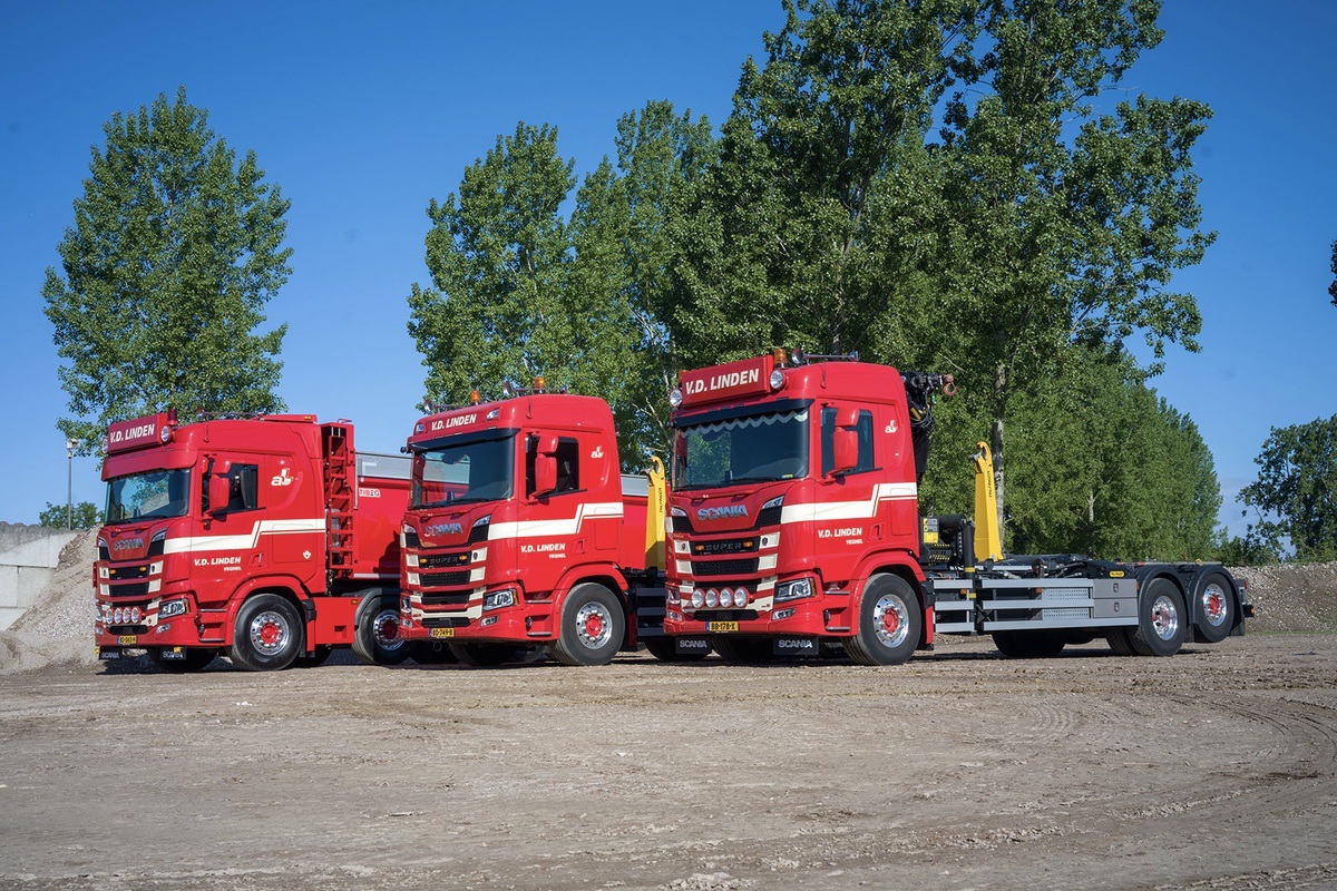 BouwmachineWeb's tweet photo. Trio nieuwe Scania’s voor Van der Linden

Van der Linden Grondwerken uit Veghel heeft drie nieuwe Scania trucks in gebruik genomen. Het betreft een 6x2 met kraan en haakarm, een 8x4 met haakarm en een 10x4 met geïsoleerde asfaltkipper.
https://t.co/Ai7acseR4z https://t.co/Cjg5A2tFcZ