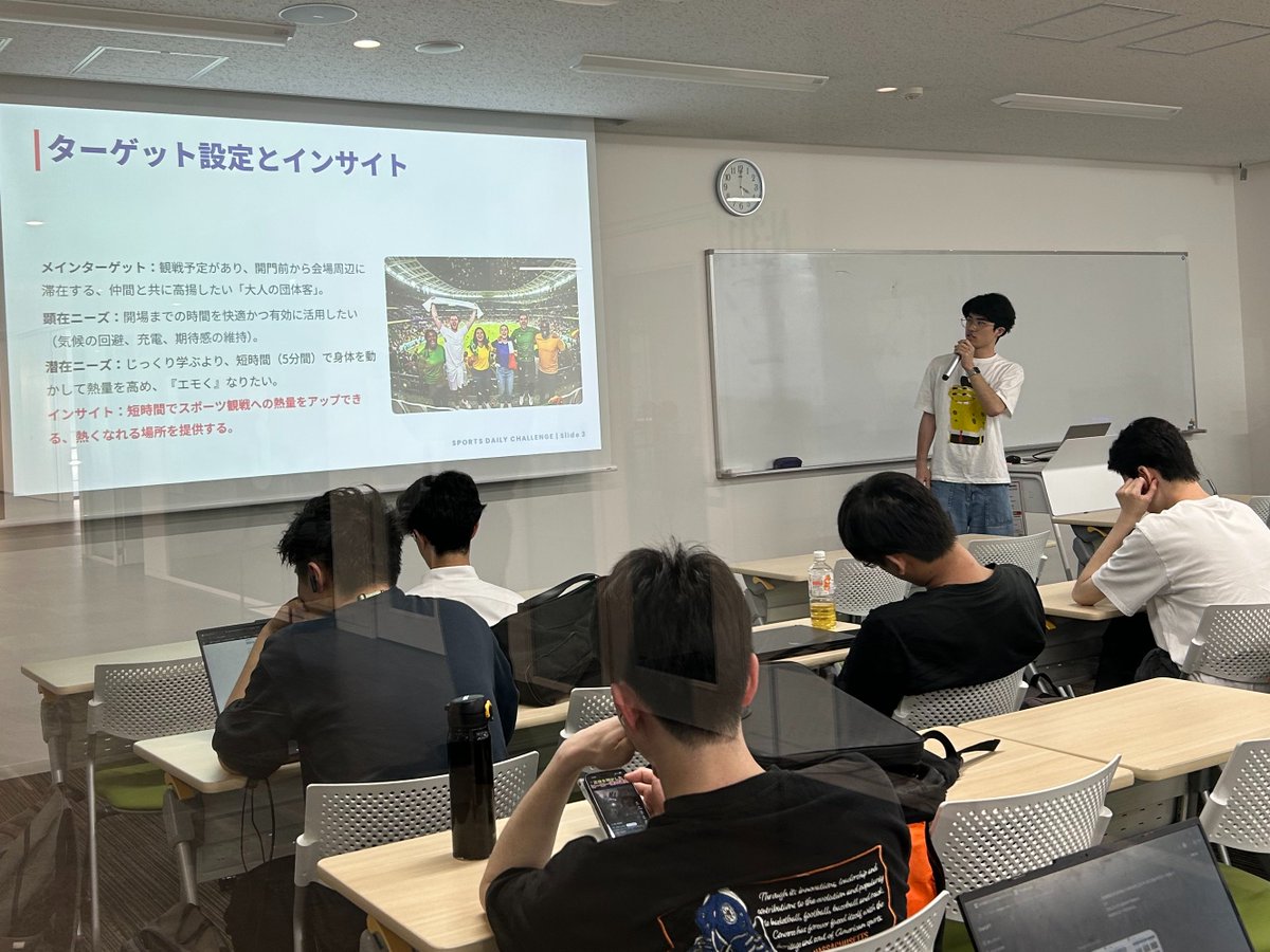 jikei_tid's tweet photo. 昨日、4年生が「情報デザイン実習」の授業で
グループごとにプレゼンを行いました！

4年間の学びの集大成となる発表。
全グループが発表を行い、
その中から選ばれたチームが代表として登壇します。
どのグループも本当に素敵で、堂々とした姿が
印象的でした👏
これまでの経験や頑張りがしっかり活かされた、
見応えのある授業に✨

就活など忙しい中でも、4年生の立派な姿を見られて
嬉しかったです☺️

＃好きが武器になる
＃キャンパスライフ
＃情報デザイン