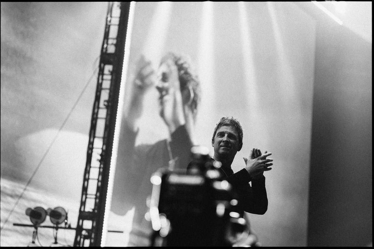 NoelGallagherJp's tweet photo. #HappyBirthdayNoelGallagher
本日5/29は月内でイチバン
否、1年で最も重要な...💥

　＼＼＼｜｜｜｜／／／

🍾アニキ59歳の誕生日🎉

　／／／｜｜｜｜＼＼＼

お祝いメッセージお待ちしています📨
今年もまたアニキの音楽とともに🤍

#NoelGallagher #ノエル・ギャラガー
📸Big Brother Recordings https://t.co/2TwnvFmFku