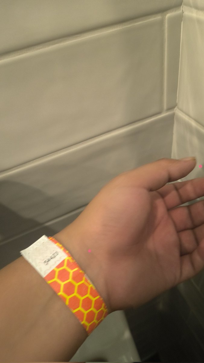 TriLLNTriLLN's tweet photo. Shoutout @SWAMPIZZO for the free tickets 
#YVL  #IAMMUSIC #SWAMPIZZO https://t.co/VyyxCC12dS