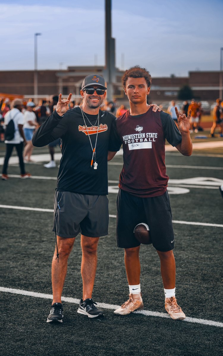 Grey_Byrd5's tweet photo. Went camping today at Klein Cain HS with @MSUTexasFB ‼️ Great experience, great atmosphere, and Coaches were coaching! Will definitely be heading up in the fall to catch a game! #StangGang @CoachKirkBryant @MustangsDC @MSUTexasFB https://t.co/lv1lcWCHlw