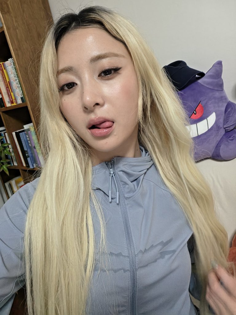 amabglover's tweet photo. this look is so hot i love her https://t.co/RE6pmzfjqa