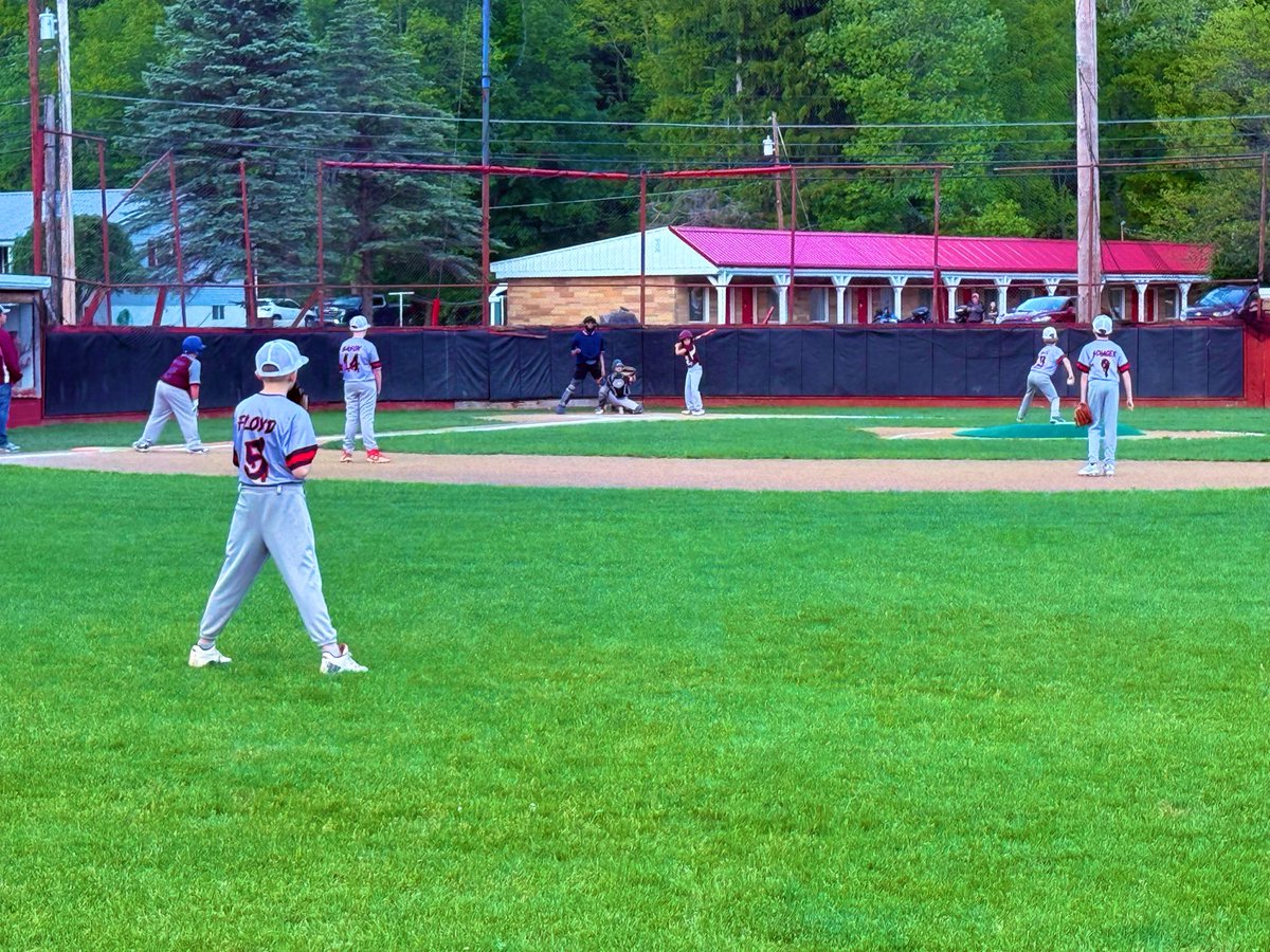 floydyniner's tweet photo. Little man enjoying some spring baseball fun ⚾️ https://t.co/ECnJ6uQHn1