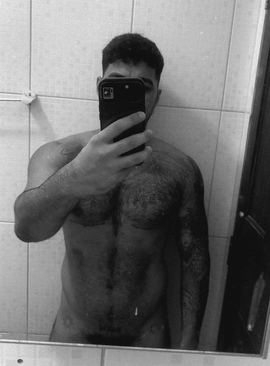oliver_brun_'s tweet photo. Quanta exposição, pelo menos não faço vídeo ensinando a depilar o cu nenon! https://t.co/gR9u2VE2Ui