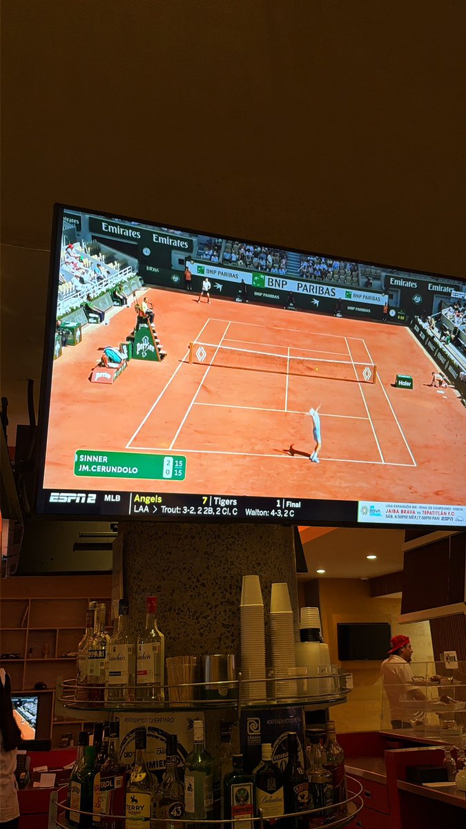 jafc72's tweet photo. No sufras Che, vengo del futuro y te los vas a planchar #rolandgarros https://t.co/wyFvlTIIhj